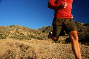 (Correr de forma constante y vigorosa contiene la tendencia a engordar cuando envejecemos.) (Foto: iStockphoto)
